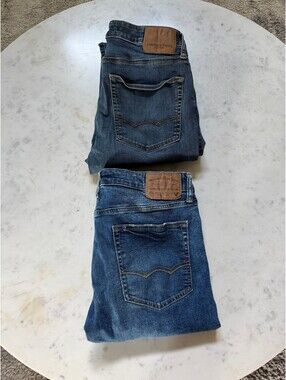 Bundle of 2 American Eagle Jeans (slim & relaxed straight)- Size 31x30
